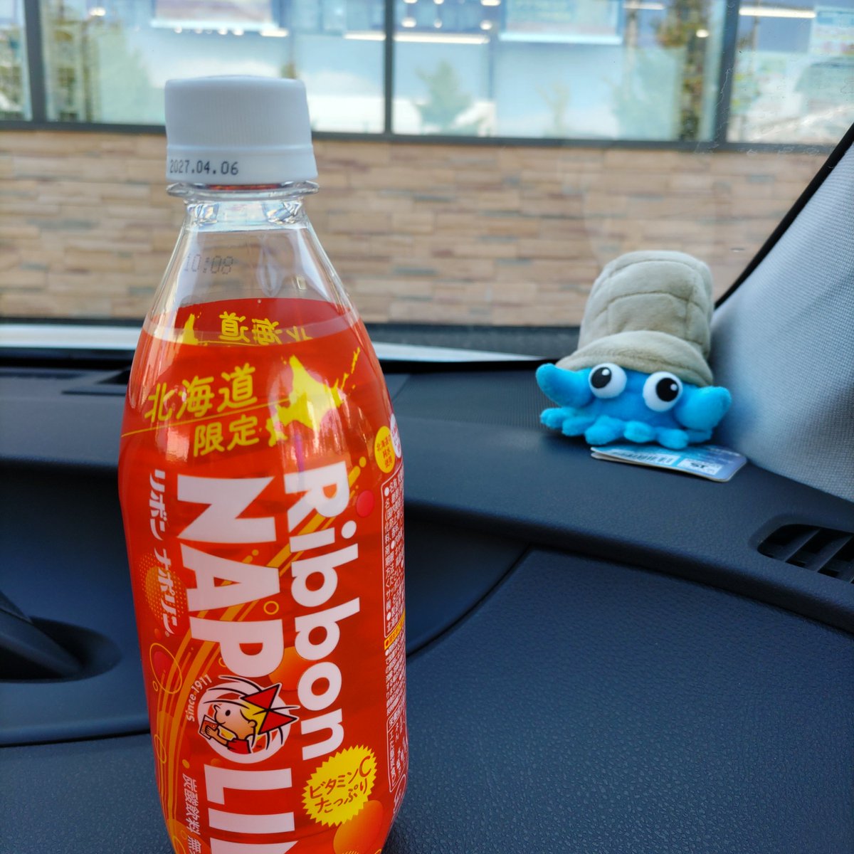 Edsheeeran_SHIB's tweet photo. Tangem Pay、初めて使ってみました。
北海道民の正義の味方「セイコーマート」で、
北海道限定のリボンナポリンを購入。
タッチ決済は少し離れた位置からでも反応しました。
Tangem Pay、思っていた以上にスムーズ。
実際に使ってみると、便利ですね。
@tangem_japan @Tangem https://t.co/pJJMVTtfIS
