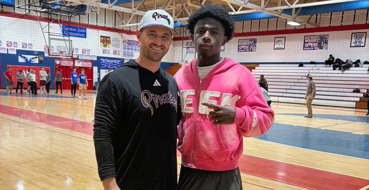 HTC247's tweet photo. Nearby 2027 ATH Xavier Cuthbertson gets long-awaited ECU offer (VIP)

"As a kid that's 40 minutes down the road, it felt amazing to have an opportunity to go to school close to home if that's what I want to choose." - @XCuthbertson15

https://t.co/ZfcQhwpii4 https://t.co/SOHqBxTjRF