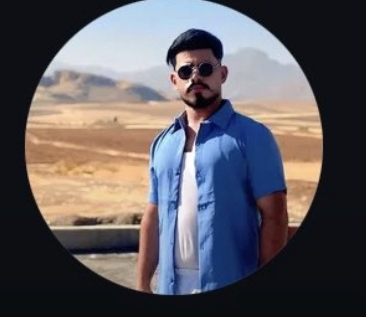 eqsvhw's tweet photo. @an25ll @Shzjes ترى هذا تلقينه مع شعبه اللي يكتب لسعودين هنود ههههههههه قسم انه يشبهم كومار https://t.co/5ItxJLWTLS