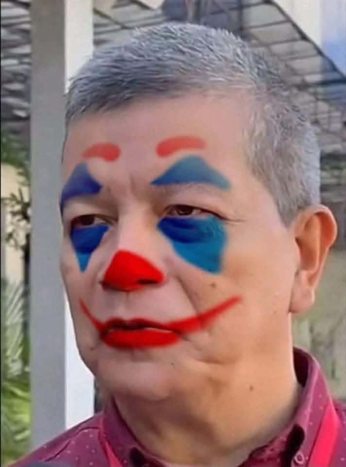 Estidy's tweet photo. El que finge hablar Ruso https://t.co/rJwEtJuxIB