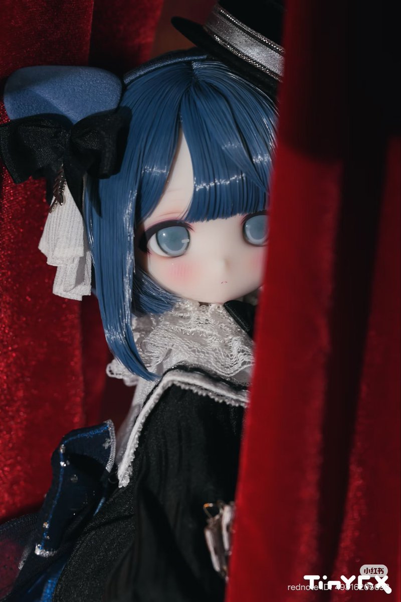 dollshopeden's tweet photo. 🌟Tiny Fox🌟　#TinyFox 

“悪い猫は、良いマジシャンになれない“

しかし、我らがフェリックス卿が
「今世紀最高の魔術師」の称号を得たのは

彼が可愛い子猫だからではなく

まさにその比類なき魔法の腕前によるものです・・・

おいお前、
フェリックス卿の
耳や足にさわるな🐈‍⬛🎪❗️✨

#タイニーフォックス
#サーカス　#新作予告