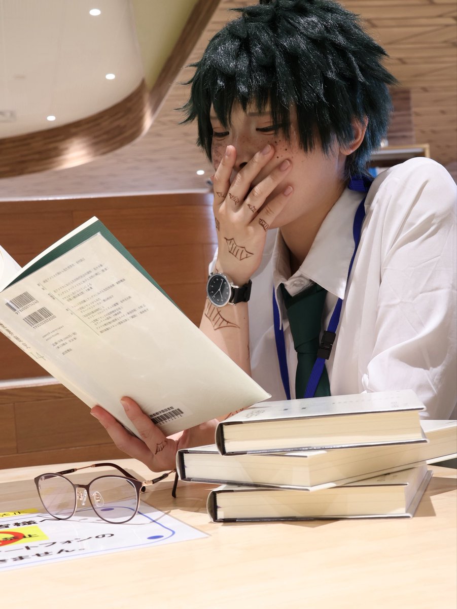 itunemu29's tweet photo. 読書中の🥦先生

👓姿メロすぎる!!!

🥦@__uuunnniii__ 

 #大コス https://t.co/BuwQ0sWhPO
