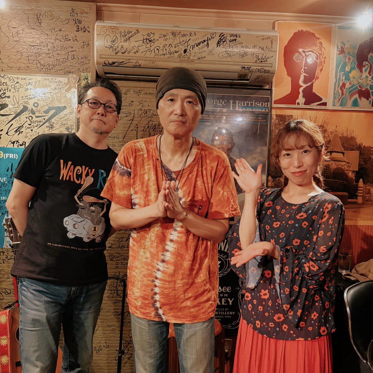 asahiii2's tweet photo. 昨夜は辻さん還暦イヤースペシャルライブinフライアーパークでございました！
最後はマスタームネさんにも参加してもらい、3人で500マイルを演奏！
2人がいる安心感。そして辻さんみたいにこれからもずっとずっと歌い続けたいと強く思った日でした。

来てくださったみなさんも本当にありがとう🩷🩷🩷 https://t.co/HTzkW8ADsN