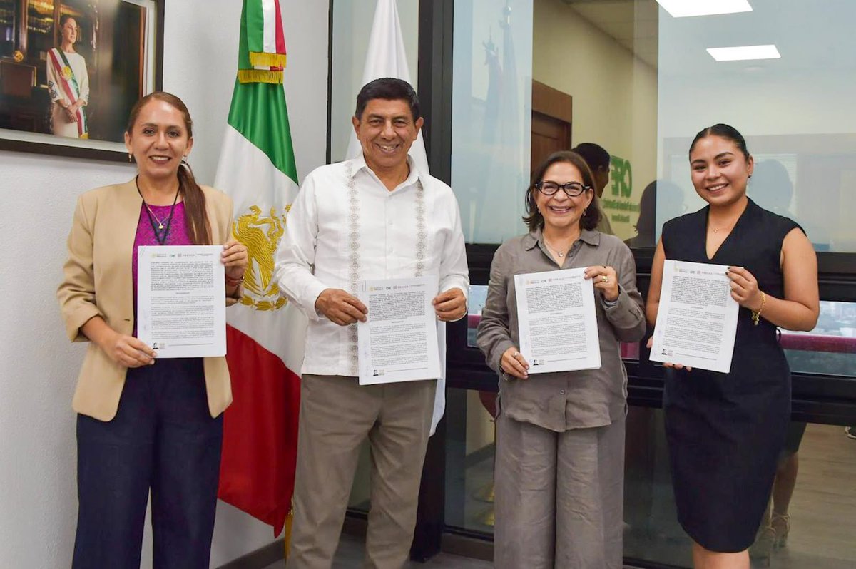 salomonj's tweet photo. Hoy, nos reunimos con la directora general de la @CFEmx, @EmiliaCallejaA, para dar seguimiento a los programas de la Comisión y al mejoramiento del suministro eléctrico en nuestras comunidades.

Además, firmamos un convenio de colaboración que, a través del programa Conecta Joven del @Injeo_GobOax, acercará la conectividad a las juventudes de todo el estado.

Seguimos trabajando para que estos servicios lleguen a cada rincón de Oaxaca.