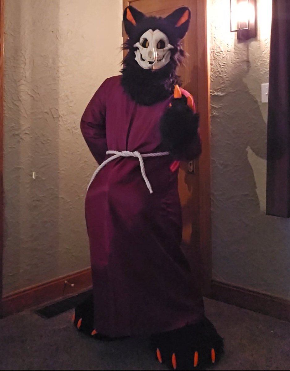 CryptidCritter_'s tweet photo. The skully has a fursuit now :D https://t.co/kdDjeLPADh