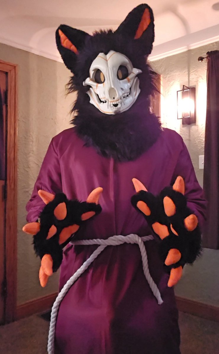 CryptidCritter_'s tweet photo. The skully has a fursuit now :D https://t.co/kdDjeLPADh