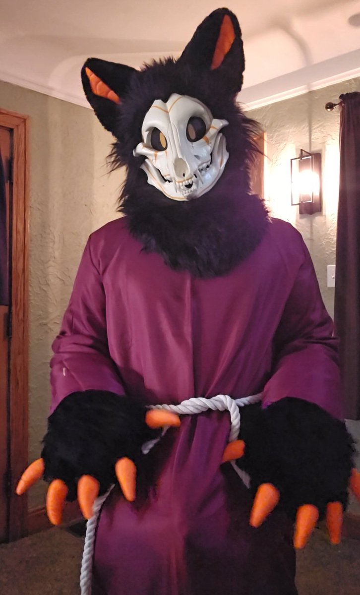 CryptidCritter_'s tweet photo. The skully has a fursuit now :D https://t.co/kdDjeLPADh
