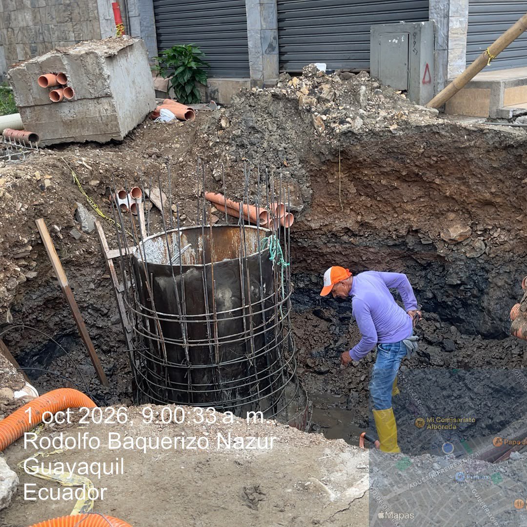 ObrasEnGYE's tweet photo. Mientras Interagua avanza con los trabajos en la Av. José María Roura, en la Alborada, nuevos frentes de trabajo se activaron a lo largo de la Av. Rodolfo Baquerizo Nazur.

Las cuadrillas ejecutan fundición de muros de confinamiento en aceras, colocación de adoquines, compactación de terreno y trabajos en cámaras, como enlucido, preparación y encofrado.

Más frentes activos para seguir recuperando y mejorando la infraestructura vial de Guayaquil.

@alcaldiagye
@aquilesalvarez
@taticoronelf

#AsíSeHaceGuayaquil #GuayaquilNoSeDetiene