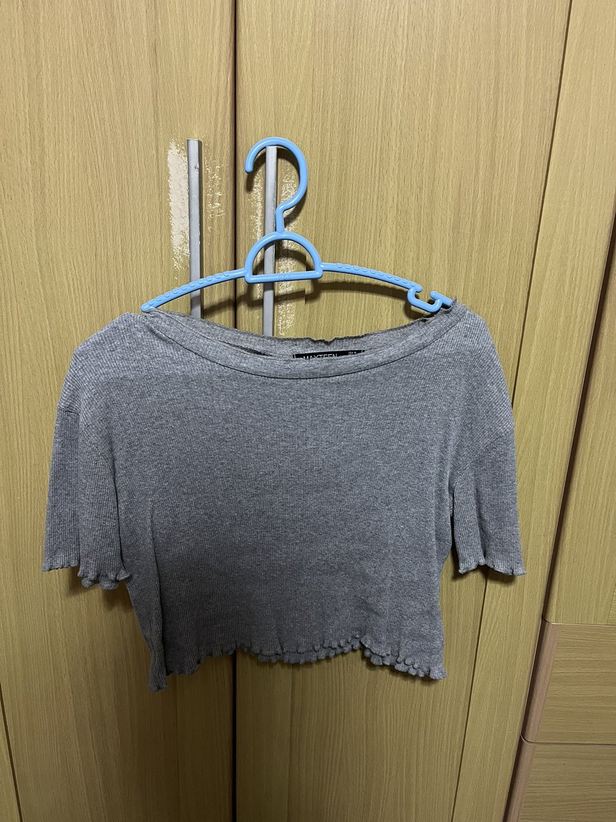 berryblossomm's tweet photo. ส่งต่อครอปเทา&amp;ดำ2ตัว 80฿รวมส่งค่ะ
#ส่งต่อเสื้อผ้า #ส่งต่อเสื้อผ้ามือ2 #ส่งต่อเสื้อผ้ามือสอง #ส่งต่อstylist #โล๊ะตู้ #โล๊ะต��้เสื้อผ้า #ส่งต่อcintageshop #ส่งต่อsistersfabric #ส่งต่อserlyn #ส่งต่อmerge #ส่งต่อfeelfree #ส่งต่อmaison https://t.co/19OGAwuypn