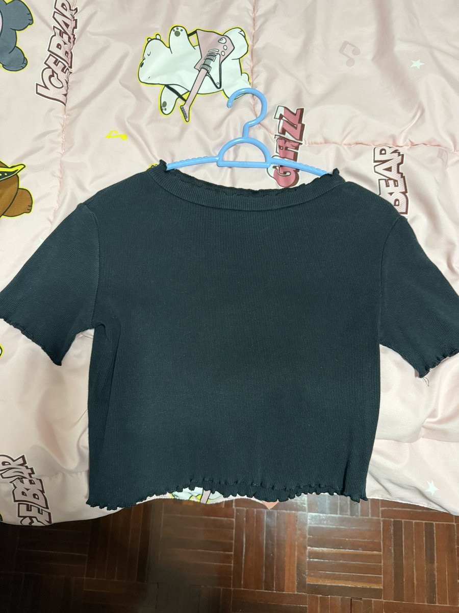 berryblossomm's tweet photo. ส่งต่อครอปเทา&amp;ดำ2ตัว 80฿รวมส่งค่ะ
#ส่งต่อเสื้อผ้า #ส่งต่อเสื้อผ้ามือ2 #ส่งต่อเสื้อผ้ามือสอง #ส่งต่อstylist #โล๊ะตู้ #โล๊ะต��้เสื้อผ้า #ส่งต่อcintageshop #ส่งต่อsistersfabric #ส่งต่อserlyn #ส่งต่อmerge #ส่งต่อfeelfree #ส่งต่อmaison https://t.co/19OGAwuypn