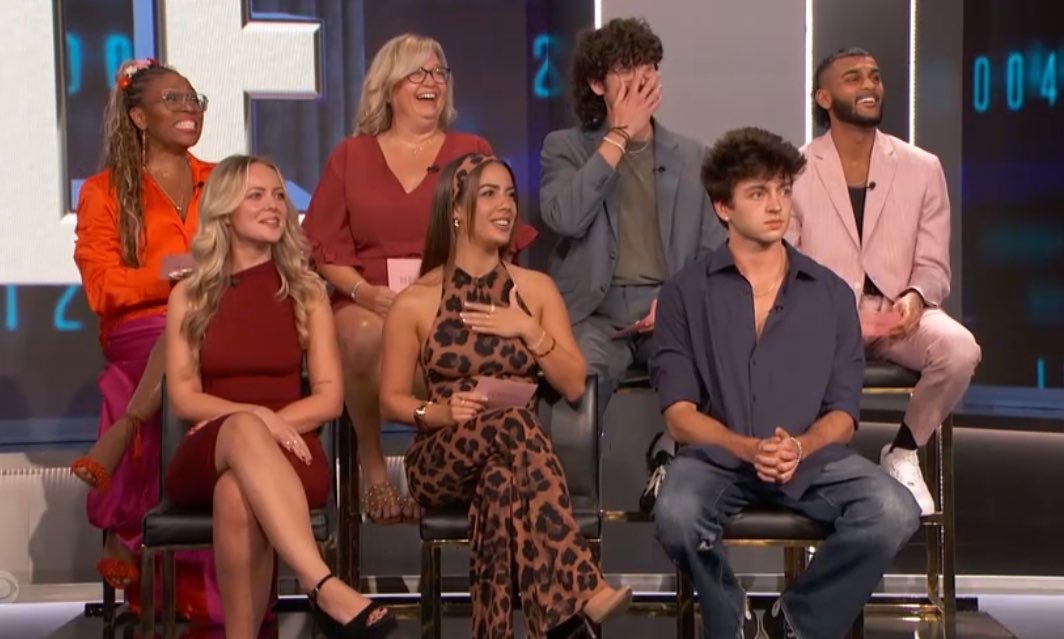 BBigBrotherBuzz's tweet photo. The jury’s reaction to seeing Devens and Taylor! #BB28 #BigBrother #BigBrotherBuzz https://t.co/Vpk1AoP5rj