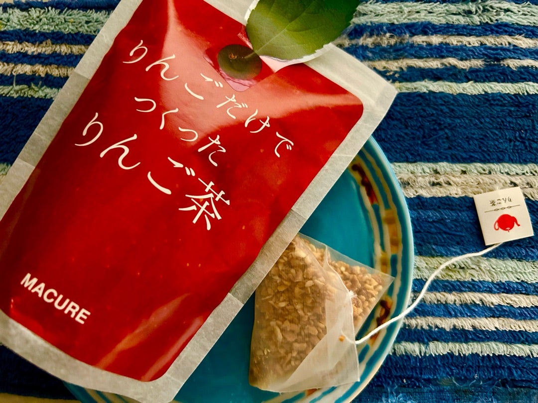 MAYRINMIKI's tweet photo. AKOMEYA　りんごだけで作った紅茶 | めいりん家
 https://t.co/TiTxuH9sdY #Amebaブログ #アメブロ 
#アップルティー #紅茶 #紅茶好き #りんごだけ #AKOMEYA https://t.co/LYMvFbQsl4