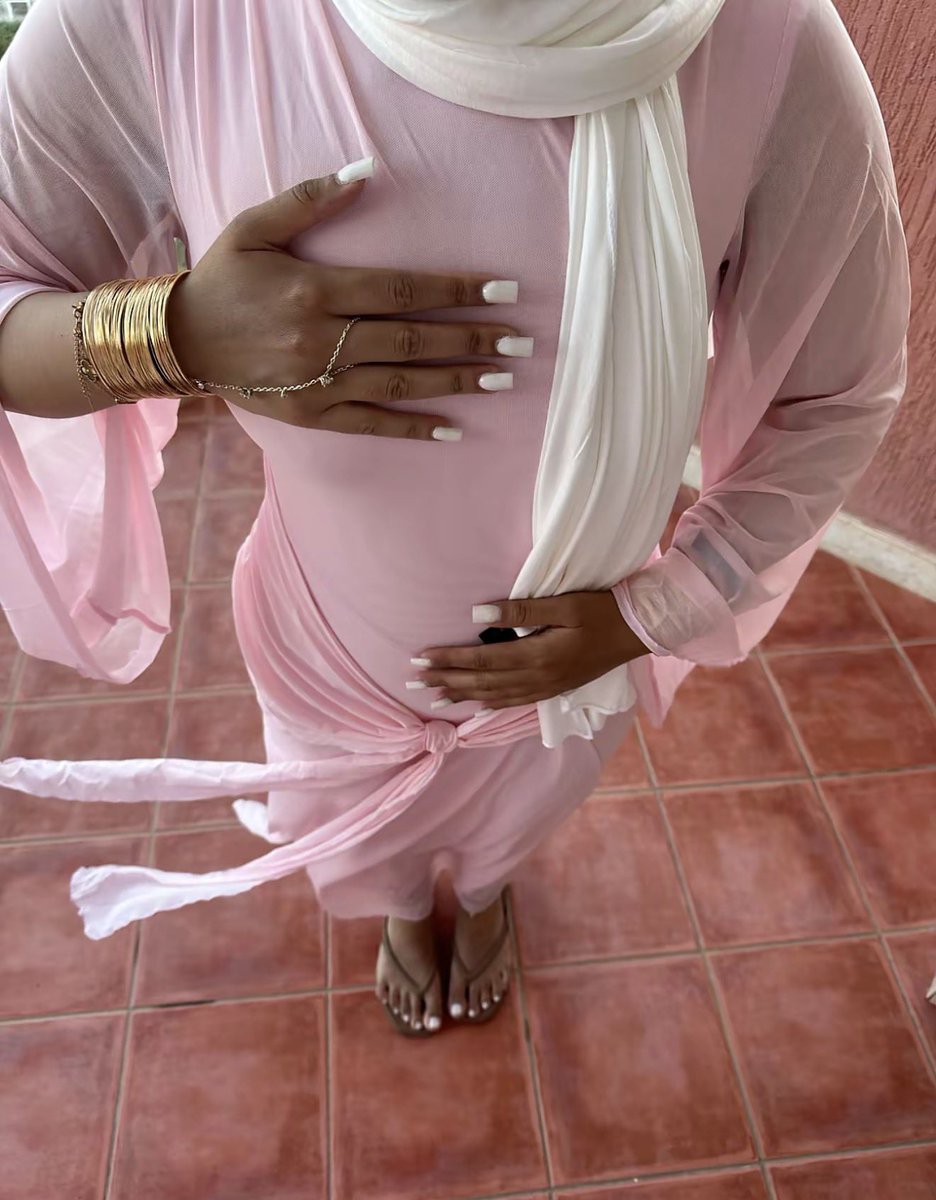 J3zge's tweet photo. Sexy Hoejabi loves teasing her body and feet😍😵‍💫
#hoejabi #hijabifeet #hijabi https://t.co/6oVWtw4D75