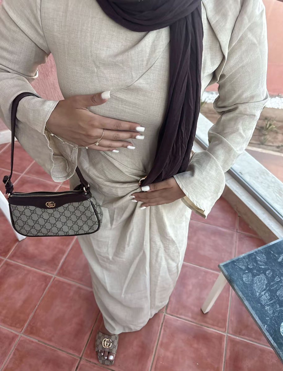 J3zge's tweet photo. Sexy Hoejabi loves teasing her body and feet😍😵‍💫
#hoejabi #hijabifeet #hijabi https://t.co/6oVWtw4D75