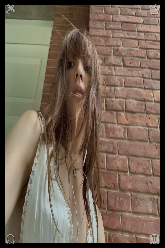 martyricha's tweet photo. 👱2020s pop music in the carHer youngest grandson, a curious boy with a big heart, looked at the selfies and said, “Grandma, can we take a selfie right now, to add to the legacy?” Lila smiled, nodding, and pulled out her phone, taking a selfie with all her grandchi https://t.co/XIwo2ZKwcY
