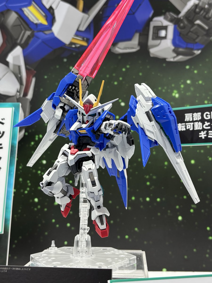 HobbySite's tweet photo. 【全日本ホビーショー 初展示✨】

MGSD ダブルオーライザー 初展示！

MGSDシリーズに『機動戦士ガンダム00』よりダブルオーライザーが登場！

MGSD独自のフレーム構造により、SDサイズで内部フレームを再現。オーライザーとの合体を再現しつつ、各部位で広い可動域を実現！

商品情報はこちら
https://t.co/REjPqlf7rK

#ガンプラ #プラモデル