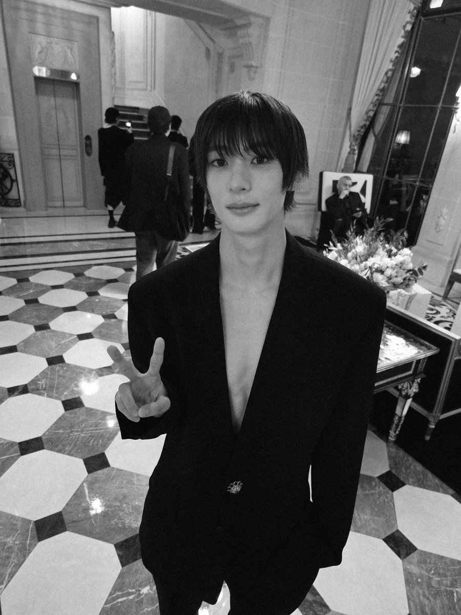 4lx21o's tweet photo. 앤톤♡나♡생로랑 https://t.co/QGVf6hEzdM