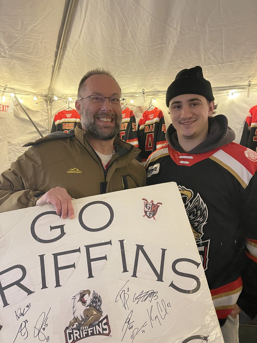 Phleb1213's tweet photo. @NJDevils @lolajean5 Definitely a great person! This Griffins fan approves! Welcome to the show!! 👍 Still my favorite player! 🤘 https://t.co/6TGGrl5fbU