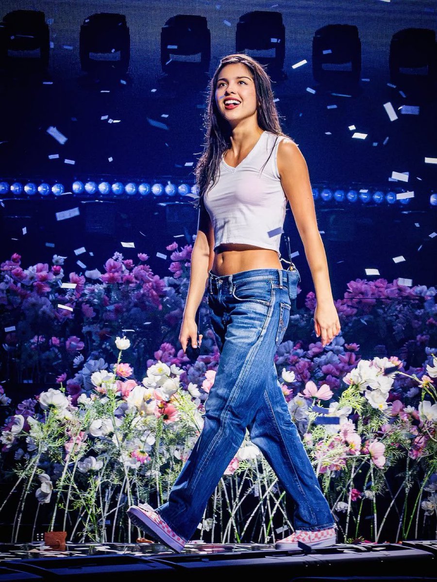archundia001's tweet photo. OLIVIA RODRIGO IS SO HOT OMG https://t.co/nSRcEn8Wnx