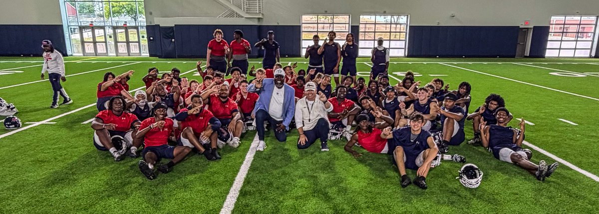 Tolleson20's tweet photo. 2x Super Bowl Champion Kenny Gant!!
Blessed to have you come speak to the Sons Of Ryan!

@RyanRaiderFB 
@dallascowboys https://t.co/17eH1lWu2R