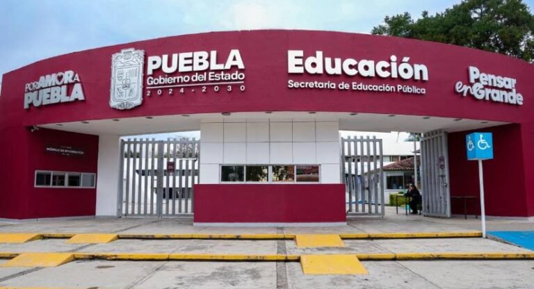 ArrobaNoticias's tweet photo. 🌧️🏫 ¡Suspende SEP clases en 173 municipios este viernes 2 de octubre por lluvias! ✨
La medida prioriza la seguridad y el bienestar de la comunidad escolar ante las condiciones meteorológicas adversas en la región. 🛑
📰 Conoce todos los detalles aquí ➡️ 📲
#SEP #ClasesSuspendidas #Lluvias #NoticiasPuebla
https://t.co/0HY9nQUbA9