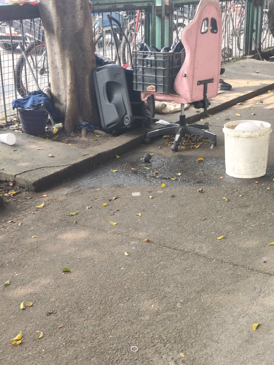 stephanny1712's tweet photo. Escuela primaria albino corzo.
Sobre bolivar
Frente al mercado álamos.
Hay gente en situación d calle , fuera de la escuela es un foco d infección,  mala imagen  pueden llegar agredir a los niños de la primaria. se solicita de su apoyo para q se puedan quitar de ahí.
@BJAlcaldia https://t.co/YrhElHyW6R