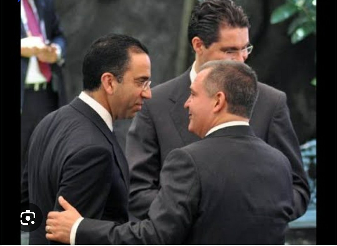 aldomochis's tweet photo. @JLozanoA Mira que curioso, el que con narcos anda, a robar se enseña!!!!
Con que calidad moral maldito saco de Pus, entrega a tu bastardo violador https://t.co/RjuOSY2iTt