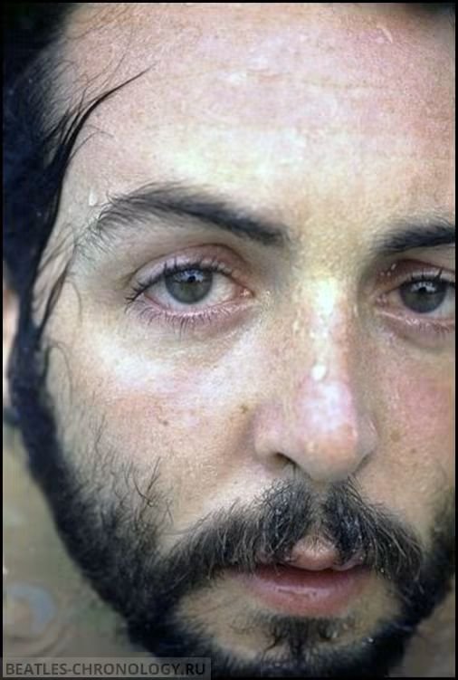 Diario_Beatles's tweet photo. On October 01 1970, Paul McCartney and Linda, along with their daughters Heather and Mary, spent a holiday in France after a brief stay with Paul's family in Liverpool. 

From Liverpool, they flew to Nice and spent a few days on the French Riviera before heading to Paris. https://t.co/ZheQeg38N3