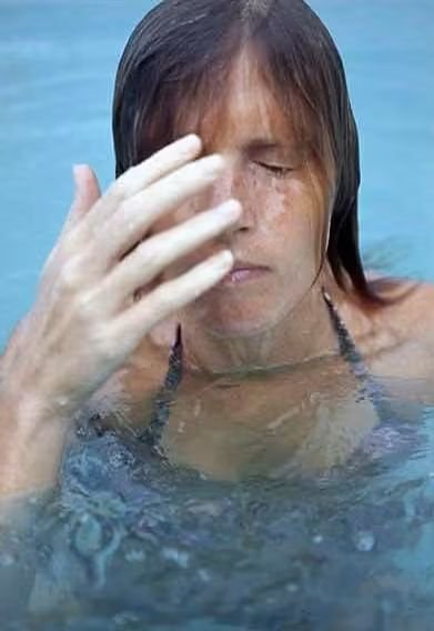 Diario_Beatles's tweet photo. On October 01 1970, Paul McCartney and Linda, along with their daughters Heather and Mary, spent a holiday in France after a brief stay with Paul's family in Liverpool. 

From Liverpool, they flew to Nice and spent a few days on the French Riviera before heading to Paris. https://t.co/ZheQeg38N3