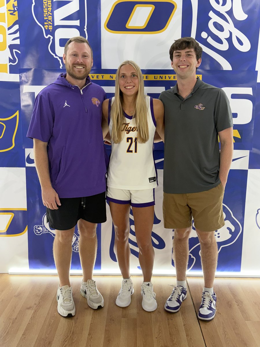Calliepomrening's tweet photo. After a great phone call and visit with @calebjohnson82 and @etidwell_12 I am very excited and grateful to say I have received an offer to continue my basketball and academic career at Olivet Nazarene University! @ONU_Tigerball https://t.co/Q41bi4cUHF