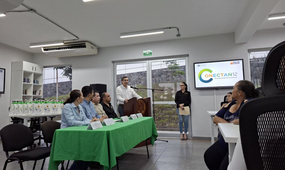 ComentarioUdeC's tweet photo. #Universitarias
Acercan UdeC y Ternium tecnologías a familias de estudiantes mediante curso-taller
https://t.co/3t3Yr7xmcz
#ElComentario #ComunidadUdeC #BibliotecaInteligente #Bachillerato12 #Bachillerato13 #CursoTaller #Conecta12 #Ternium https://t.co/JHX1ICzvJC
