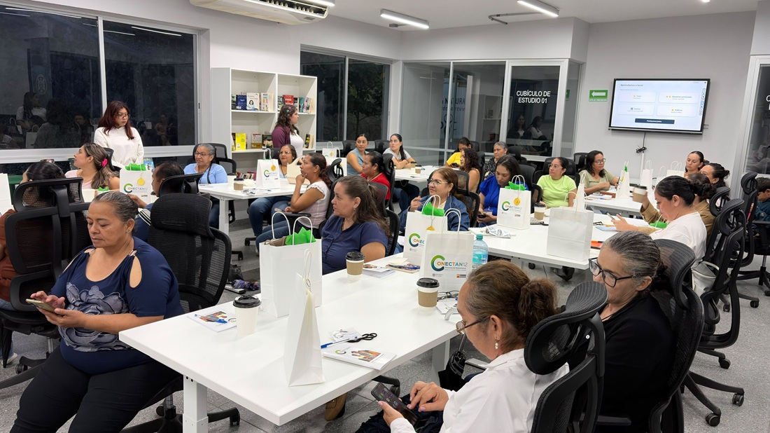 ComentarioUdeC's tweet photo. #Universitarias
Acercan UdeC y Ternium tecnologías a familias de estudiantes mediante curso-taller
https://t.co/3t3Yr7xmcz
#ElComentario #ComunidadUdeC #BibliotecaInteligente #Bachillerato12 #Bachillerato13 #CursoTaller #Conecta12 #Ternium https://t.co/JHX1ICzvJC