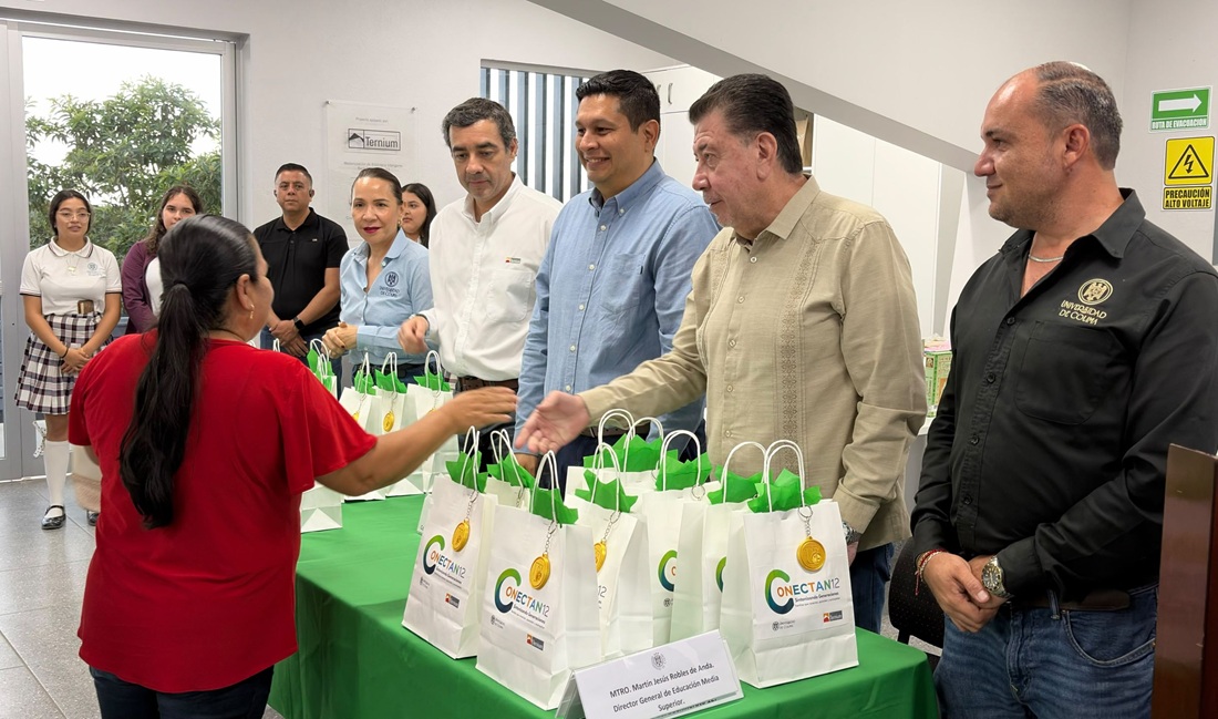 ComentarioUdeC's tweet photo. #Universitarias
Acercan UdeC y Ternium tecnologías a familias de estudiantes mediante curso-taller
https://t.co/3t3Yr7xmcz
#ElComentario #ComunidadUdeC #BibliotecaInteligente #Bachillerato12 #Bachillerato13 #CursoTaller #Conecta12 #Ternium https://t.co/JHX1ICzvJC