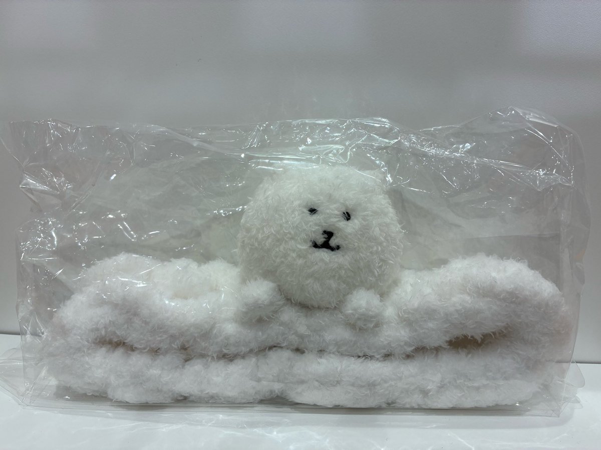 nagano_mkt_shop's tweet photo. ＼ 入荷のお知らせ③ ／

#ナガノマーケットSAPPORO

新商品が本日から販売開始です🎉
ぜひお越しくださいませ✨

🔸マスコット付きふわふわヘアバンド(全2種)

🔸あったかはらまき(くまグレー)

🔸あったかもこもこブランケット(ねますか)

#ナガノマーケットSAPPORO入荷情報 https://t.co/XJKuSDTZ2r