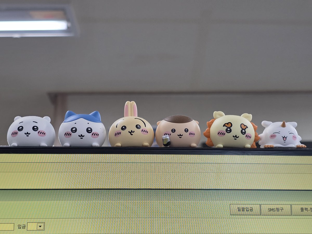 cream_chiikawa's tweet photo. 치이카와 히퍼들~ 모아두면 아주 뿌듯하다..
처음 딱! 나왔을때 홍대에서 팝업해서 줄 서가지고 삿는데 우사기만 3개나오고 하치에 ㅎ도 안나와서 미치는줄알았는데.. 무한의 교환 끝에 모몽가 빼고 풀셋~~ 모몽가도 언젠가 구해봐야징 https://t.co/DcUQMqJKoy