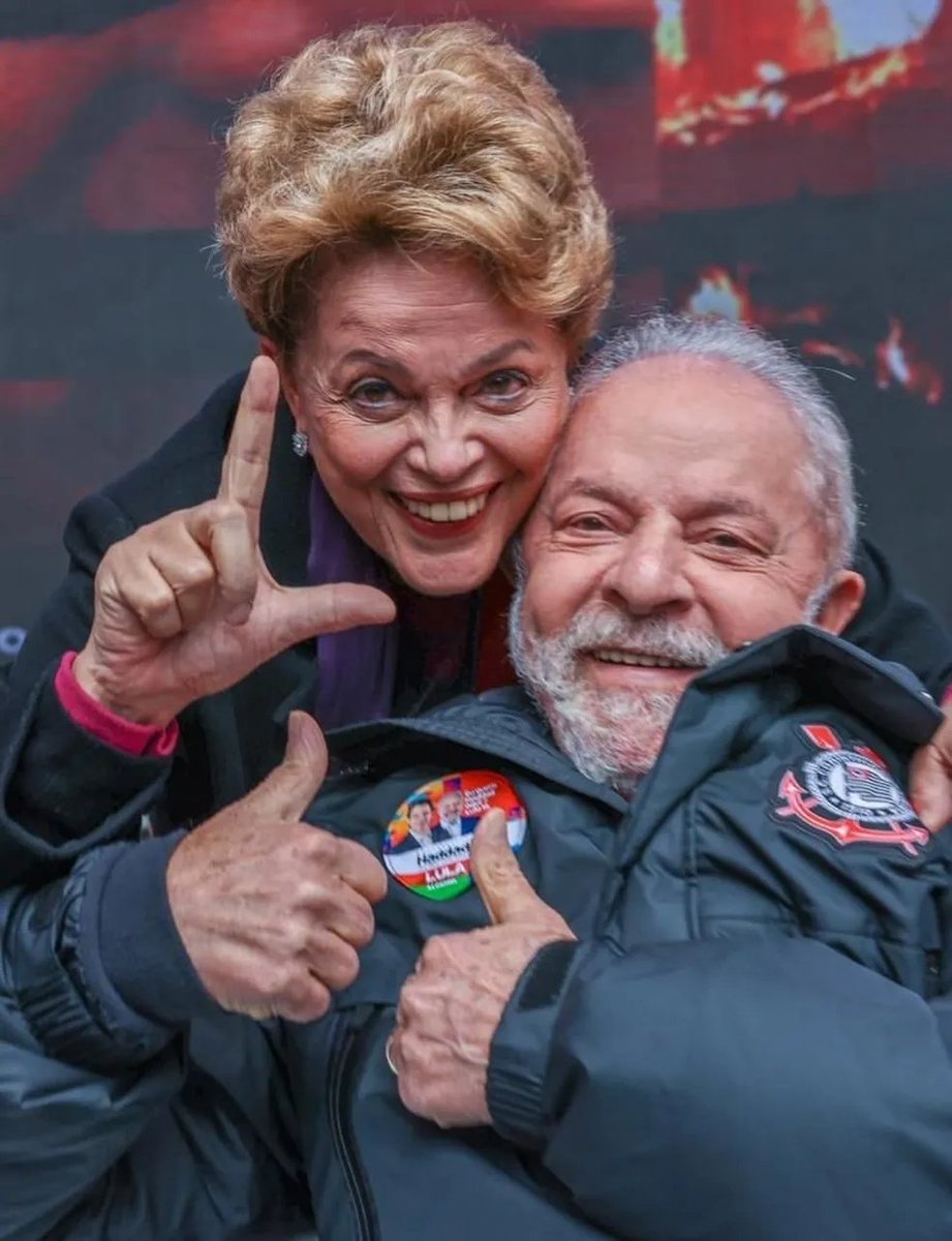 poptime's tweet photo. A ex-presidenta Dilma Rousseff desembarcou hoje no Brasil para votar '13' no primeiro turno das Eleições 2026. https://t.co/jKkgMwIUeH