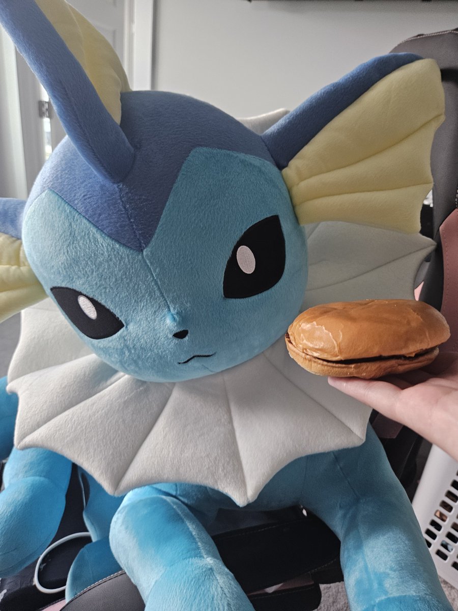 f1sh_outofwater's tweet photo. > happy  #burgerthursday https://t.co/20cPGxD1Qz