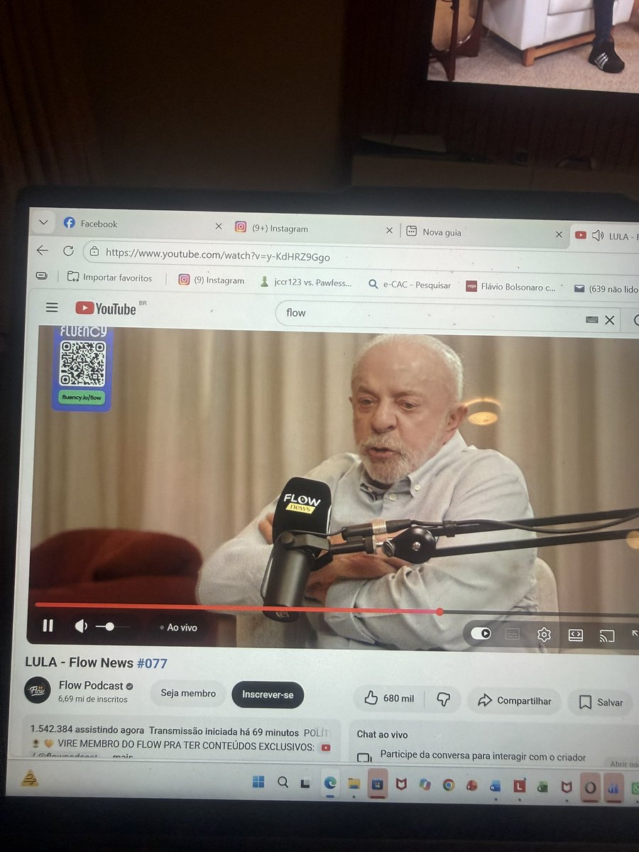 joaocezar1965's tweet photo. Agora: a live do presidente Lula com mais de 1,5 milhão de pessoas assistindo; a de Flávio Bolsonaro, 260 mil pessoas. 

Pois é. https://t.co/gDsZibmy7m