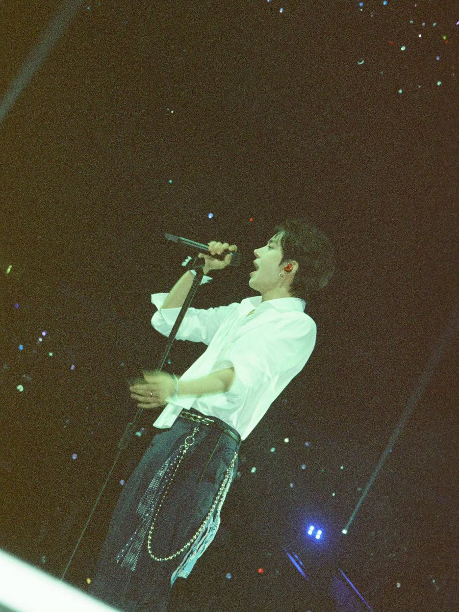 hhevvan's tweet photo. More than just the performances here are some special moments from KCON LA! 🖤 https://t.co/iryUFSg8Jo