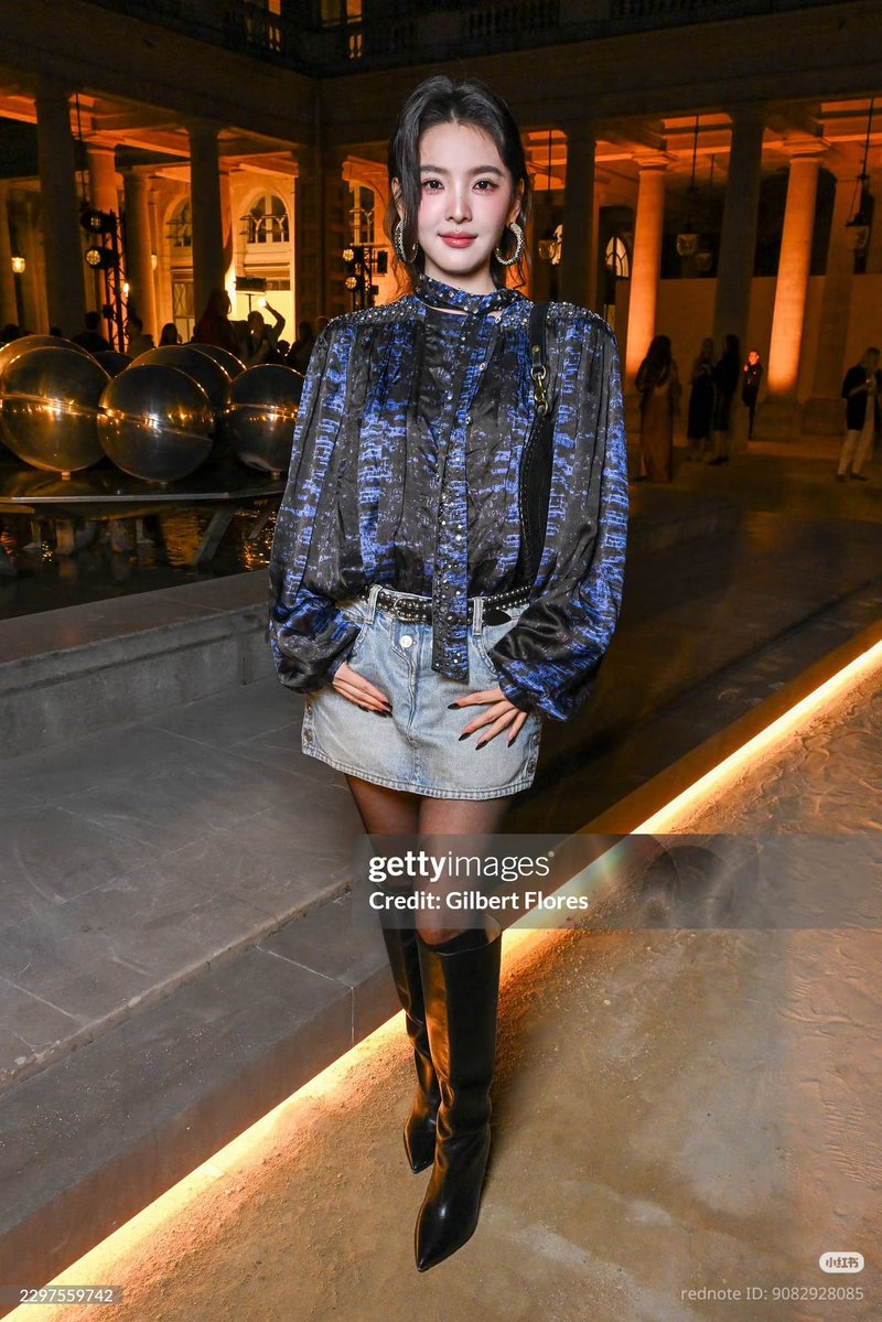 Sparkyuu_98's tweet photo. Unedited and still flawless. Zhang Ruonan beat Getty Images once again 🤩 

ZHANG RUONAN ATTENDS ISABEL MARANT PFW
#ZhangRuonan
#ZhangRuonanxIsabelMarant
#IsabelMarantSS27 https://t.co/WE0z9wuxC1
