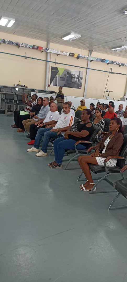 Anir_Nacional's tweet photo. La provincia de Pinar del Río realiza su acto provincial, en saludo al Inicio de la "Jornada del Innovador" se realizaron en magna cita reconocimientos a destacados innovadores y la condición individual 8 de Octubre.
#InnovarEsCrecer
#100X50 🇨🇺⚙️🇨🇺 https://t.co/TqSR9k5RHl