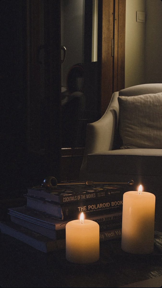 _dmtcvk's tweet photo. #GoodNight 📚🕯️✨ https://t.co/2bMbXddLuu