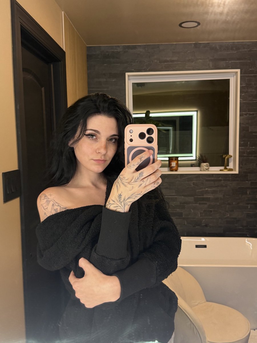 sendtobeany's tweet photo. cozy locktober ☕️🎃 https://t.co/kDUvjkttrk