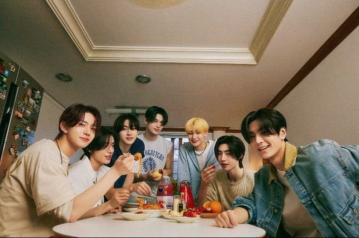 moongene_07's tweet photo. — ARRIBA ESOS TAGS!! 🌈

#SevEN_From_The_Start
#BoycottHYBE_EndMisconduct https://t.co/ogqQkVhzon