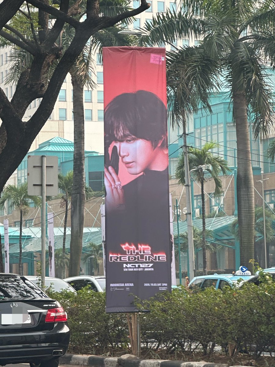tinyfullsuns's tweet photo. spotted haechan’s banner 🫨🫨🫨 https://t.co/1BlSZ7Vhsu