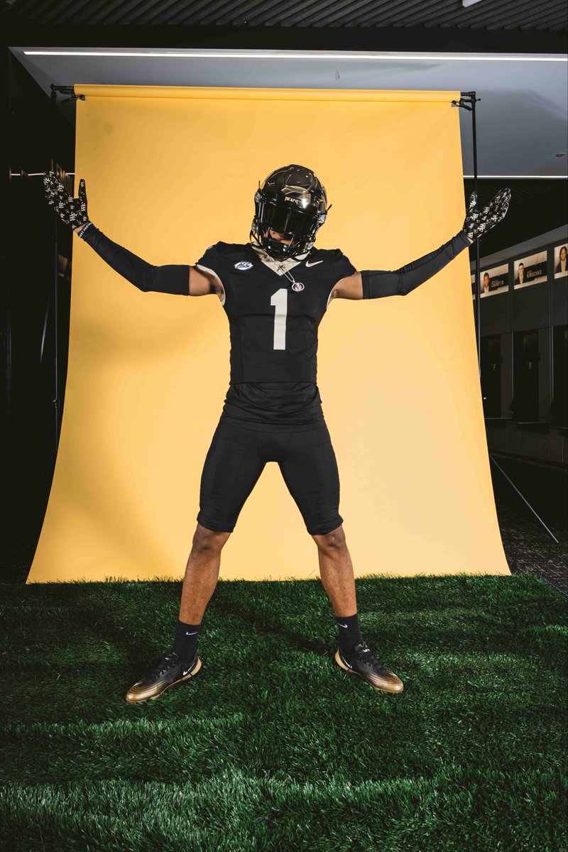 4_aaronsmith's tweet photo. imma be at the crib this saturday for stanford, Can't wait to be back!!!
Go Deacs! https://t.co/HCH29k6M7a