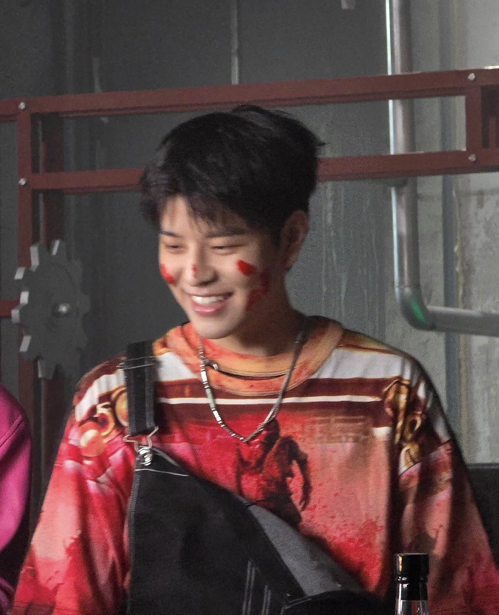 luvksminnie's tweet photo. when he’s so cute u lowkey forget he’s crazy as hell https://t.co/8Y41YUtVQW