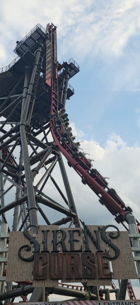 Doctors__TARDIS's tweet photo. I just heard a GP say Sirens Curse is rough??? 

Buddy, just pack it up and go home if that's is your idea of a rough coaster. https://t.co/rN9lQ2QZd8
