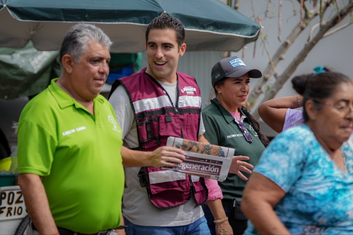 GinoSeguraV's tweet photo. La economía popular de Quintana Roo también se defiende caminando sus tianguis. 

Estuve con mis amigos tianguistas y comerciantes ambulantes, reconociendo, puesto por puesto, el trabajo diario de quienes sostienen el comercio local.

Dirigido a la militancia de Morena. https://t.co/2YHoUepUGw