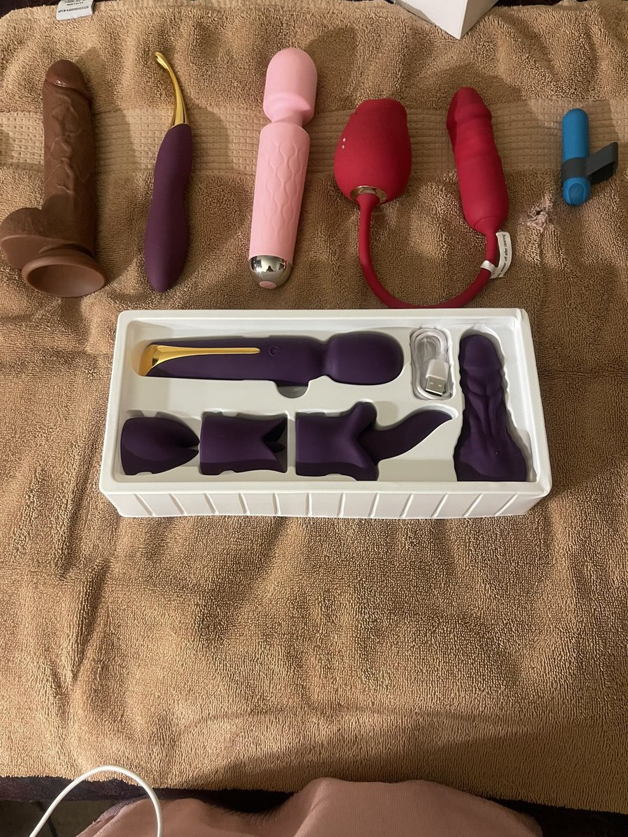 tinydemon24's tweet photo. Which one should I use tn?🤔 https://t.co/Bvlawr7vVl